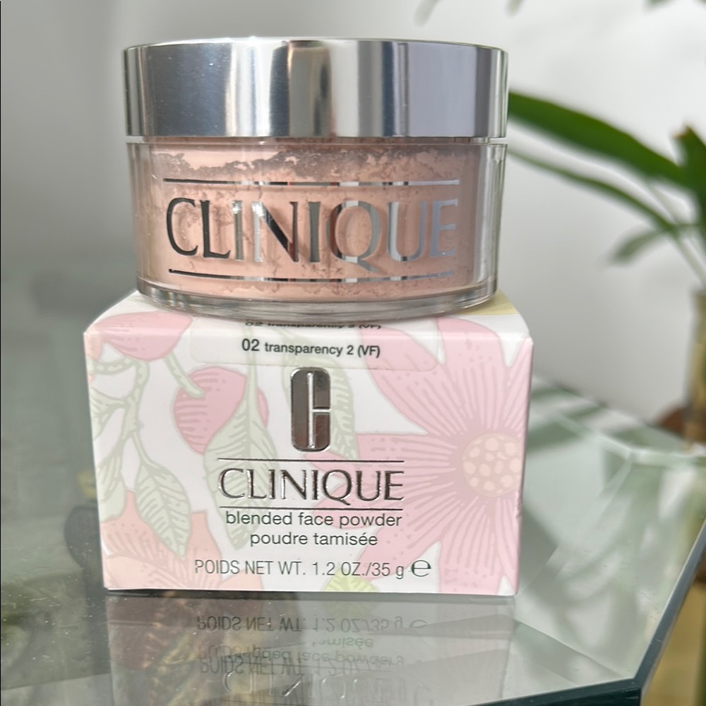 Clinique Blended Face Powder in Transparency 2